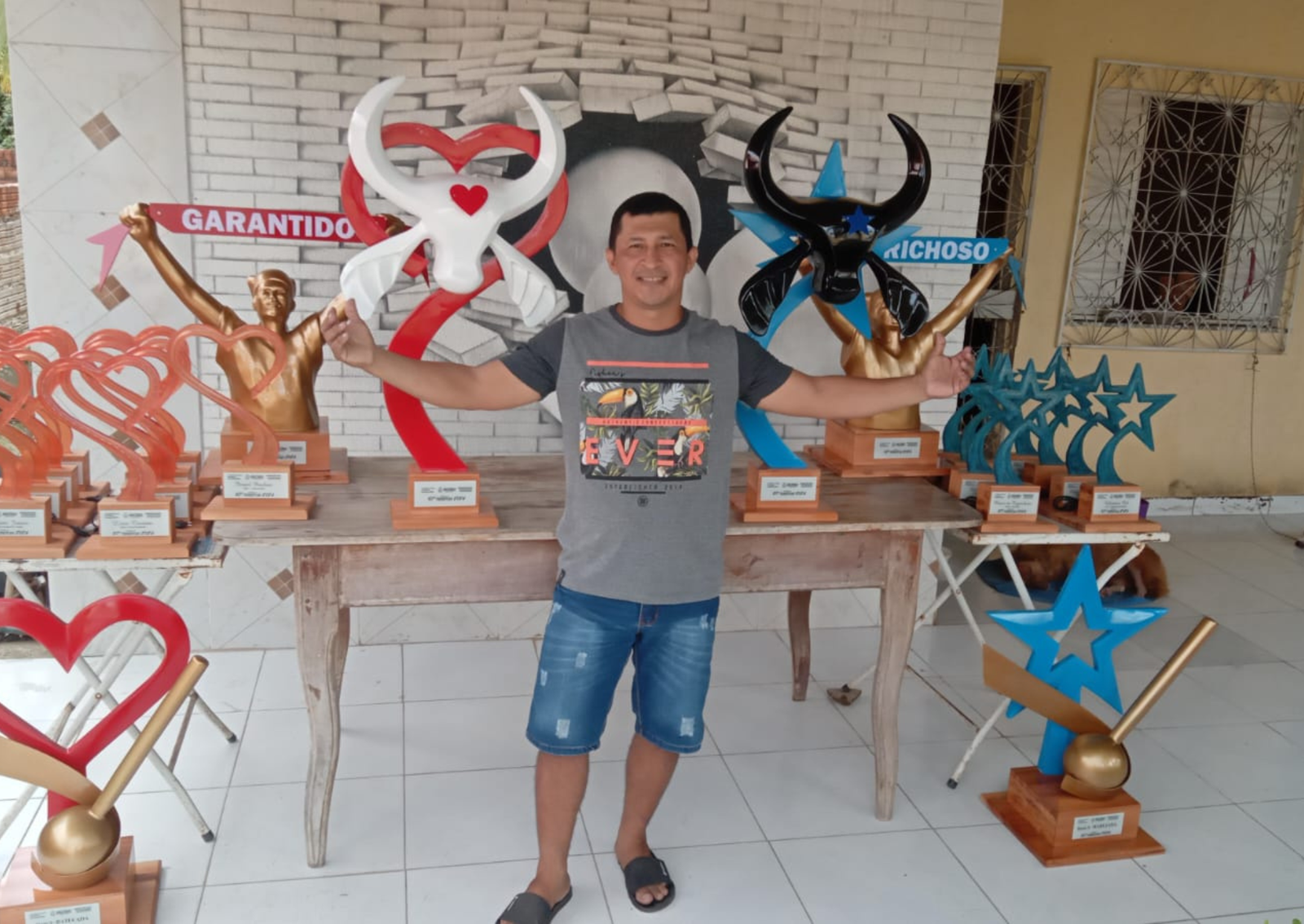 Troféu de campeão tem como tema o amor e orgulho da cultura parintinense