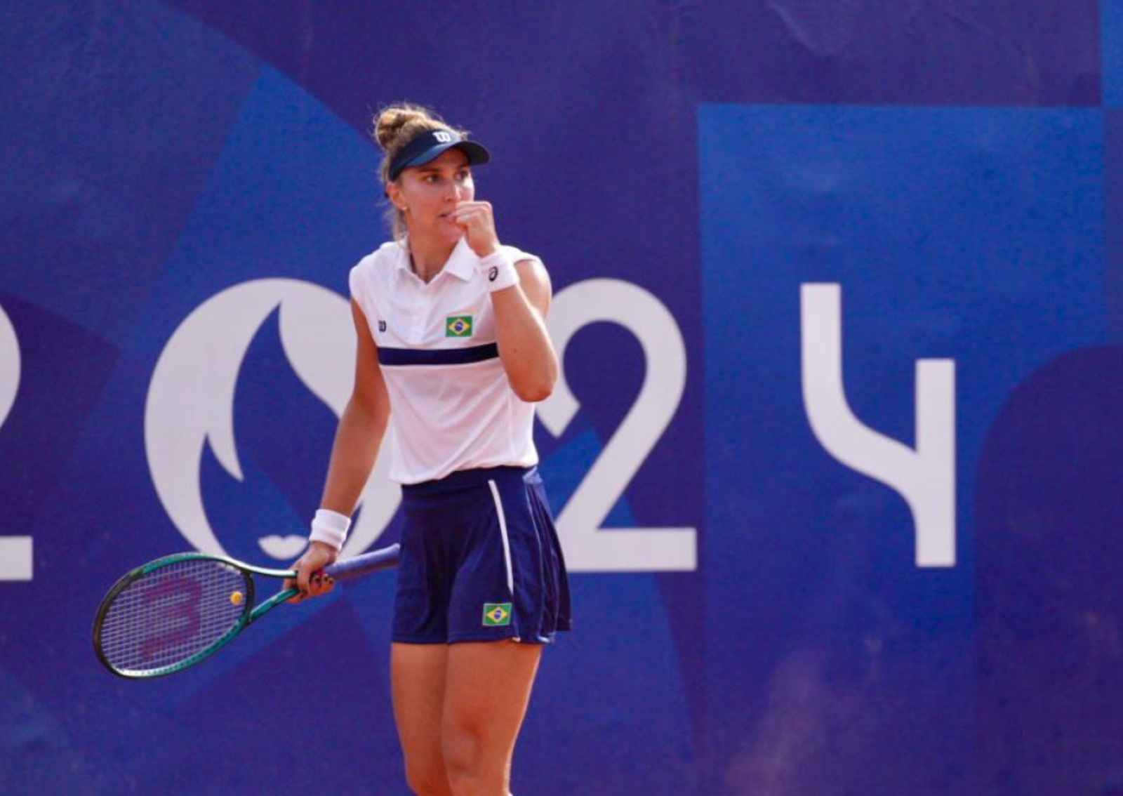 Bia Haddad celebra a vitória sobre Varvara Gracheva e avança à segunda rodada em Paris 2024 - Foto: Reprodução/ CTB
