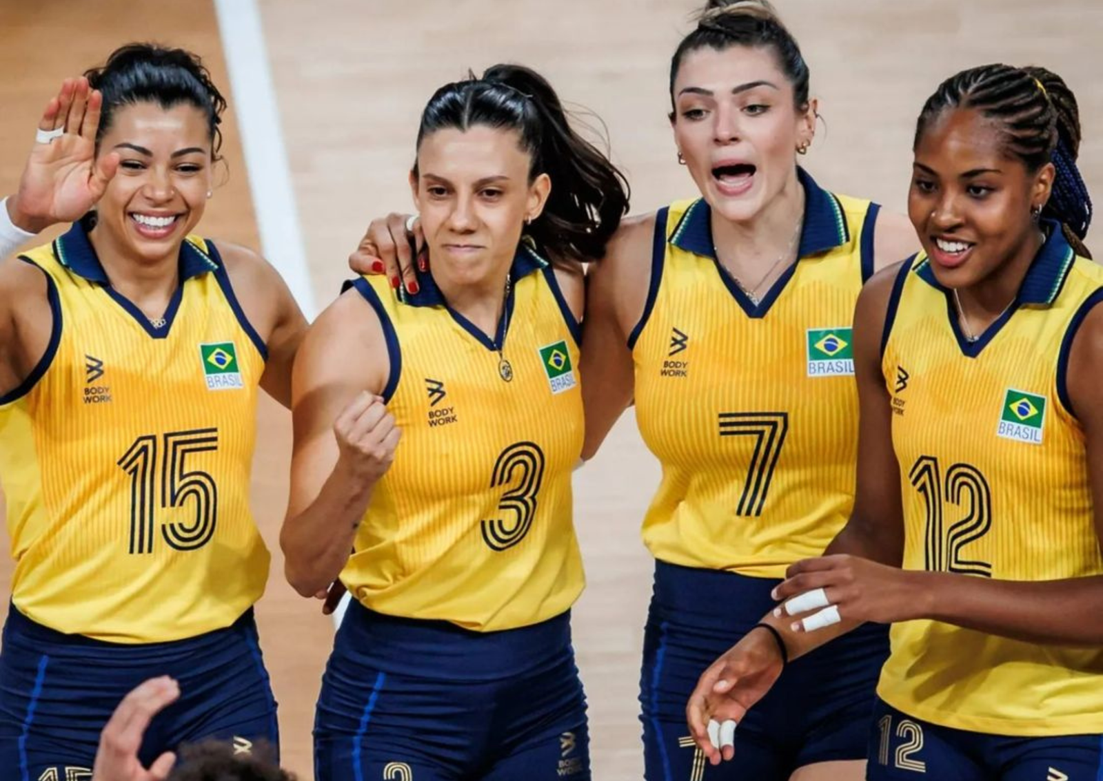 Brasil vence o jogo por 3 sets a 0. Fotos: Reprodução/ instagram @cbvolei