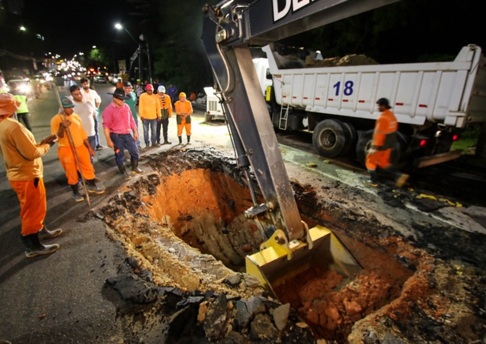 O trabalho na avenida o terá duração de 20 dias. Foto: Márcio Melo / Seminf