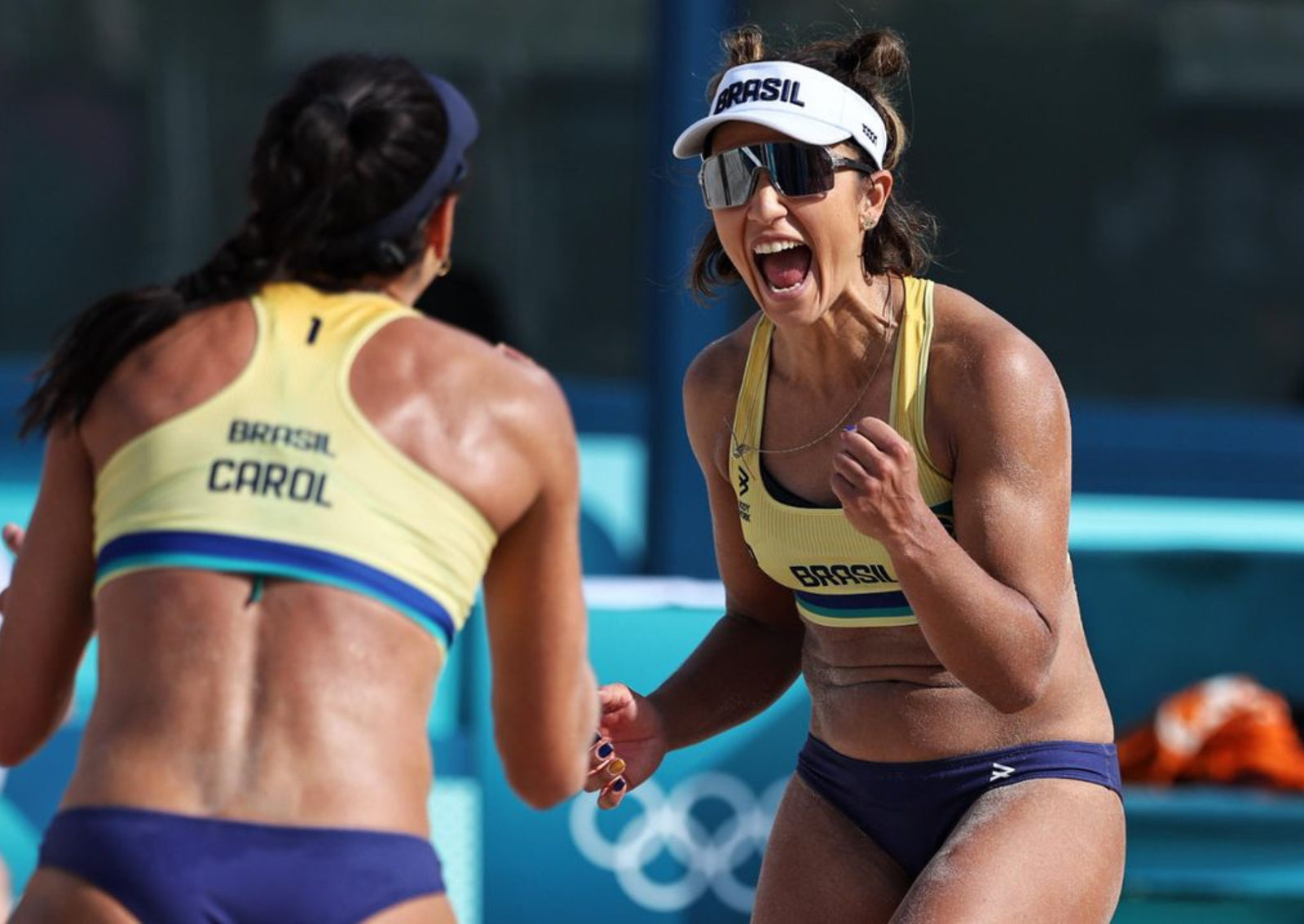 Carol Solberg e Bárbara Seixas celebram vitória sobre as holandesas nas Olimpíadas Paris 2024 - Foto: Reprodução/ Instagram @timebrasil