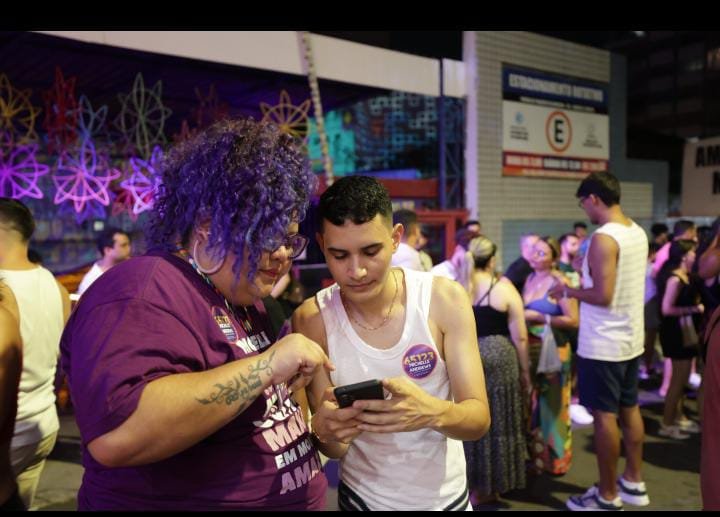 Michelle Andrews em caminhada na zona norte de Manaus, destacando propostas de inclusão social e cultural - Foto: Divulgação
