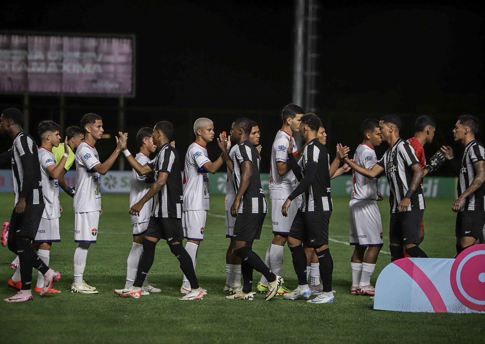 Fast perde para Botafogo (RJ) na estreia da Copinha 2025, em Votuporanga (SP), por 2 a 1 - Foto: Divulgação/ @jheni.fotos