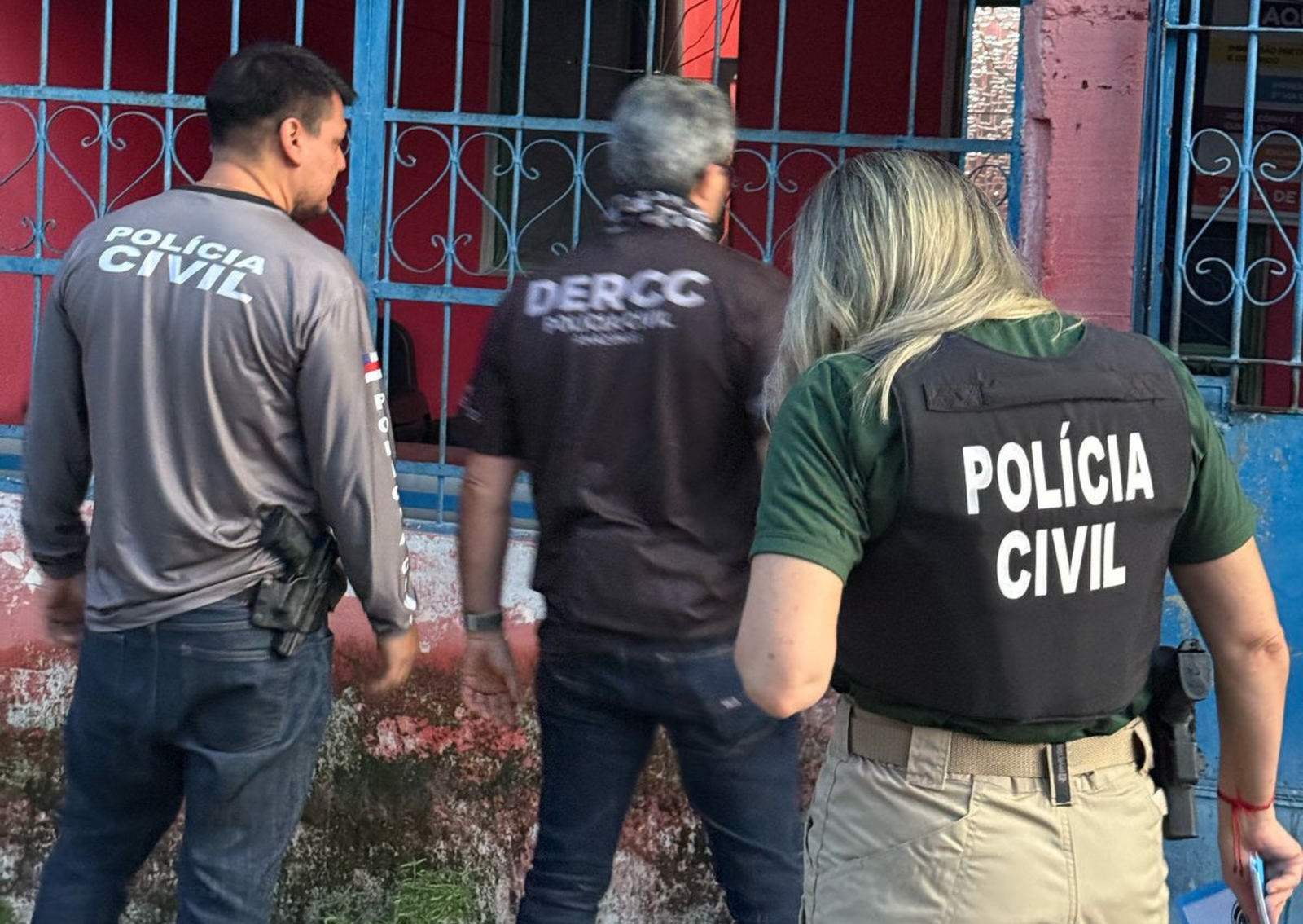 Polícia cumpre mandado e prende suspeita de estelionato eletrônico em Manaus - Fotos: Divulgação/PC-AM