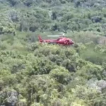 Helicóptero cai em Guaratiba, na zona oeste do RJ, e deixa três mortos