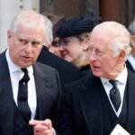 Rei Charles III se pronuncia sobre prisão do irmão Andrew e afirma que “a lei deve seguir seu curso”