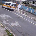 Crianças esquecidas em vans escolares acendem alerta na Grande SP