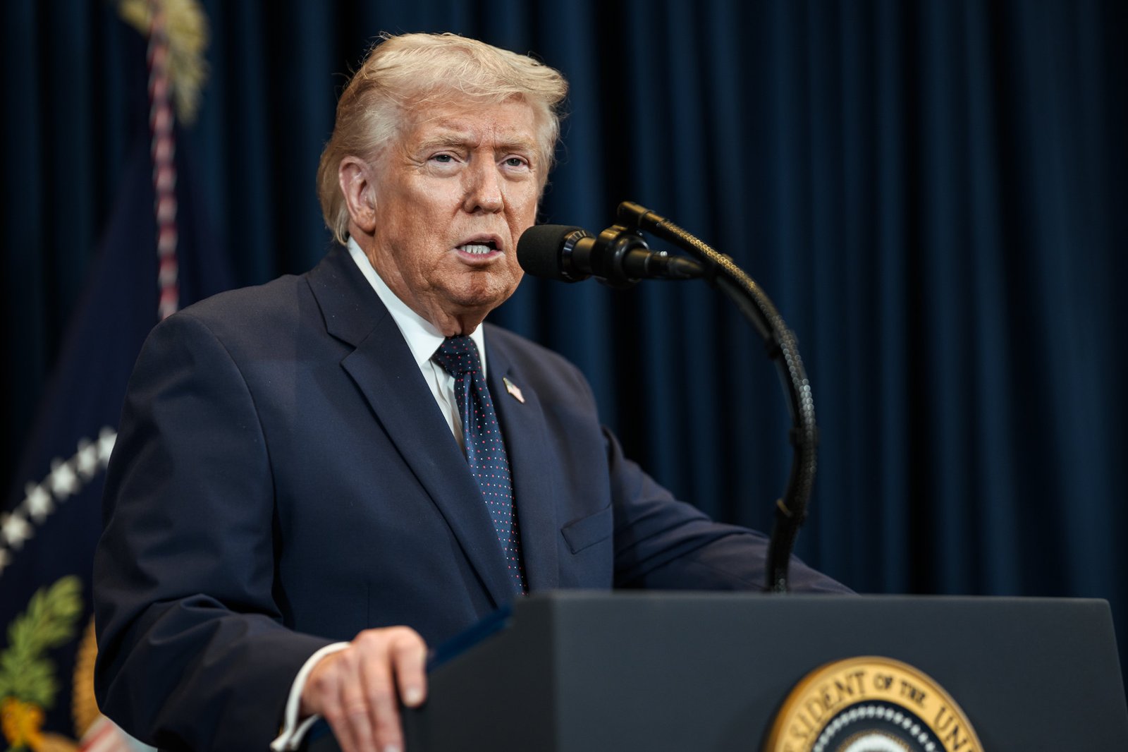 Donald Trump durante pronunciamento sobre o conflito com o Irã e o Estreito de Ormuz - Foto: Daniel Torok