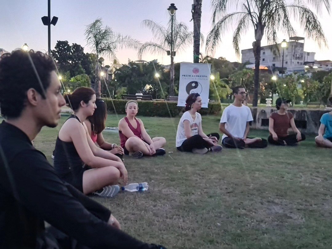 Ponta Negra recebe apresentação de Tai Chi Chuan em celebração aos 10 anos de turma da FUnATI