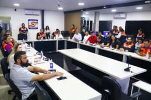 Defesa Civil do Amazonas reúne prefeitos para planejar resposta à vazante de 2026