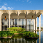 Brasil aplica reciprocidade e funcionário dos EUA deixa o país