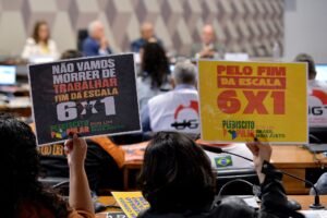Fim da escala 6×1 enfrenta resistência e tem parecer adiado