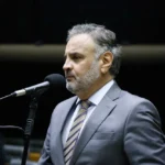 Federação tucana testa Aécio como saída para crise da terceira via
