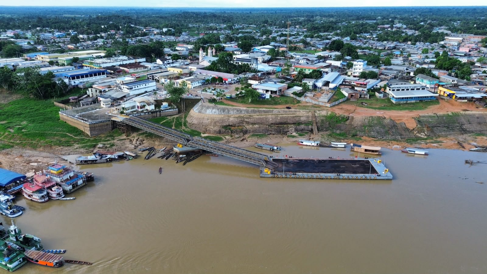 Eduardo Braga anunciou a abertura da licitação para a construção do novo Porto de Eirunepé, no interior do Amazonas - Foto: Divulgação/ Assessoria